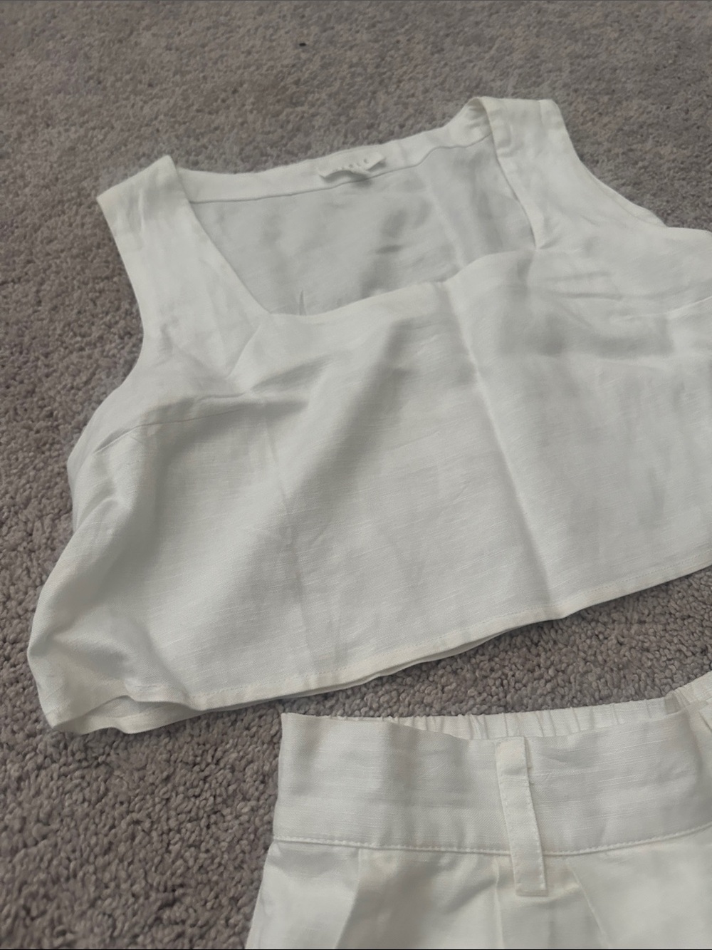 High-Waist White Tailored Line Shorts and crop top set - Picture 7 of 7
